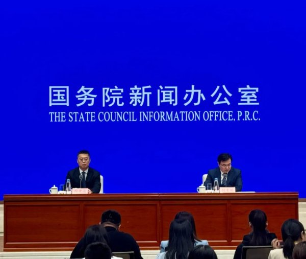 配资知识网 4月份经济数据出炉：消费市场稳定增长 有效投资持续扩大